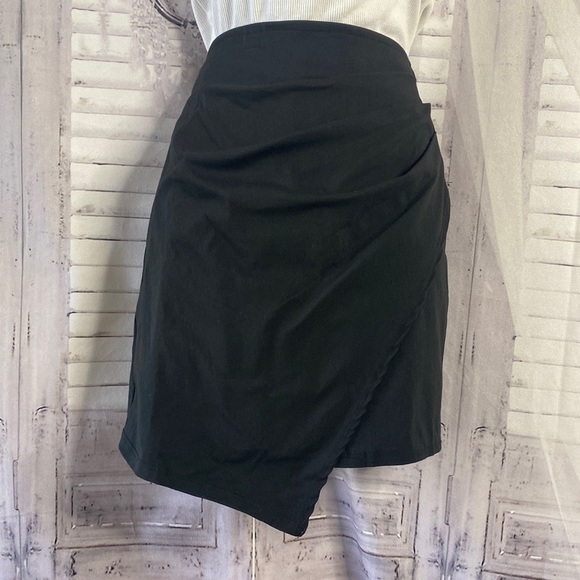 NWT BLACK MINI SKIRT - Picture 3 of 5